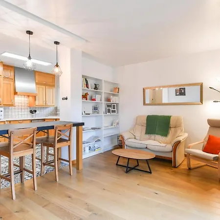 Apartment With Balcony Very Close To The Center