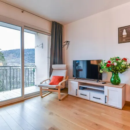 With Balcony Very Close To The Center Apartment *