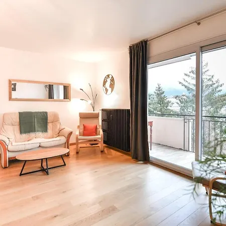 With Balcony Very Close To The Center Apartment *