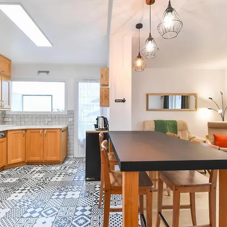 Apartment With Balcony Very Close To The Center