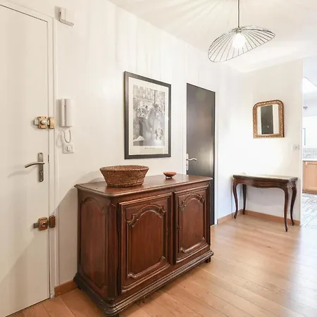 With Balcony Very Close To The Center Apartment