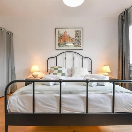 With Balcony Very Close To The Center Apartment *