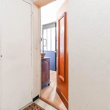 Apartment With Balcony Very Close To The Center *